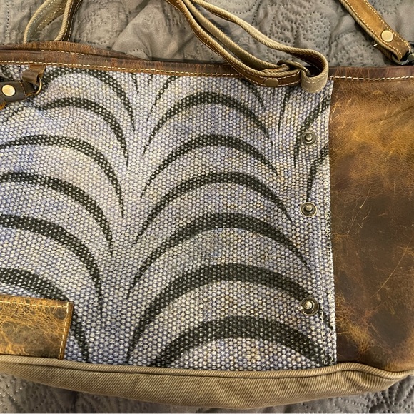 Myra Bag - Picture 3 of 7